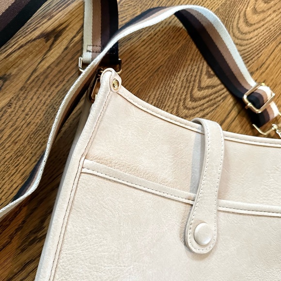 Creme crossbody purse - Picture 2 of 5
